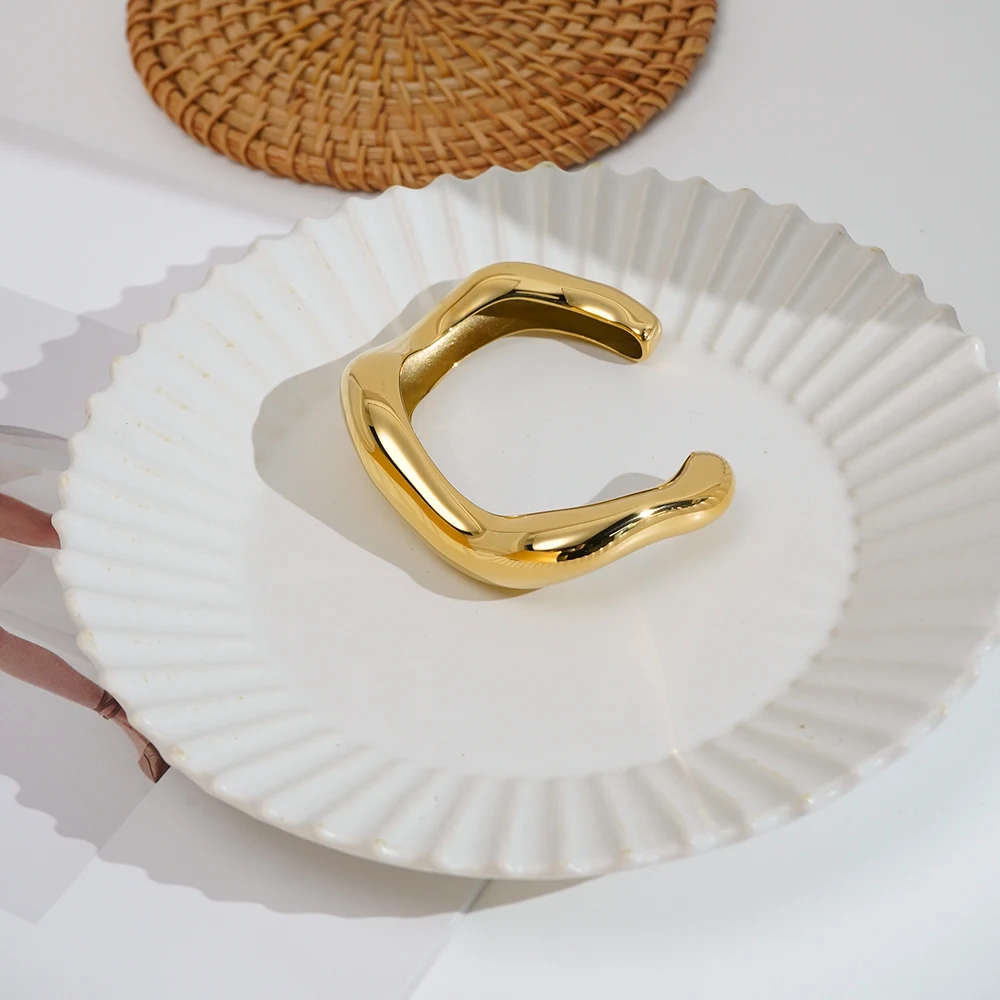 Hollow Wave Bracelet - Image 2