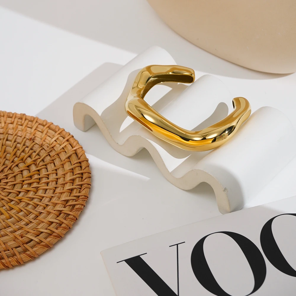 Hollow Wave Bracelet - Image 5