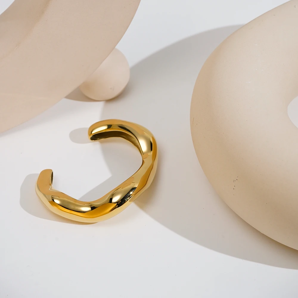 Hollow Wave Bracelet - Image 3