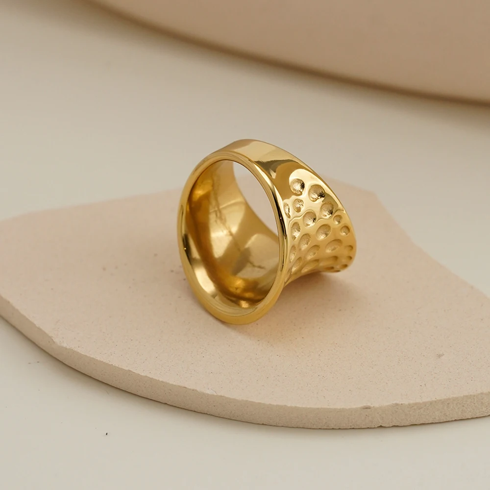 Wide Honeycomb Design Ring - Image 5