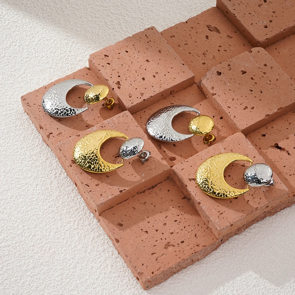 Texture Oval Moon Stud Earrings - Image 3