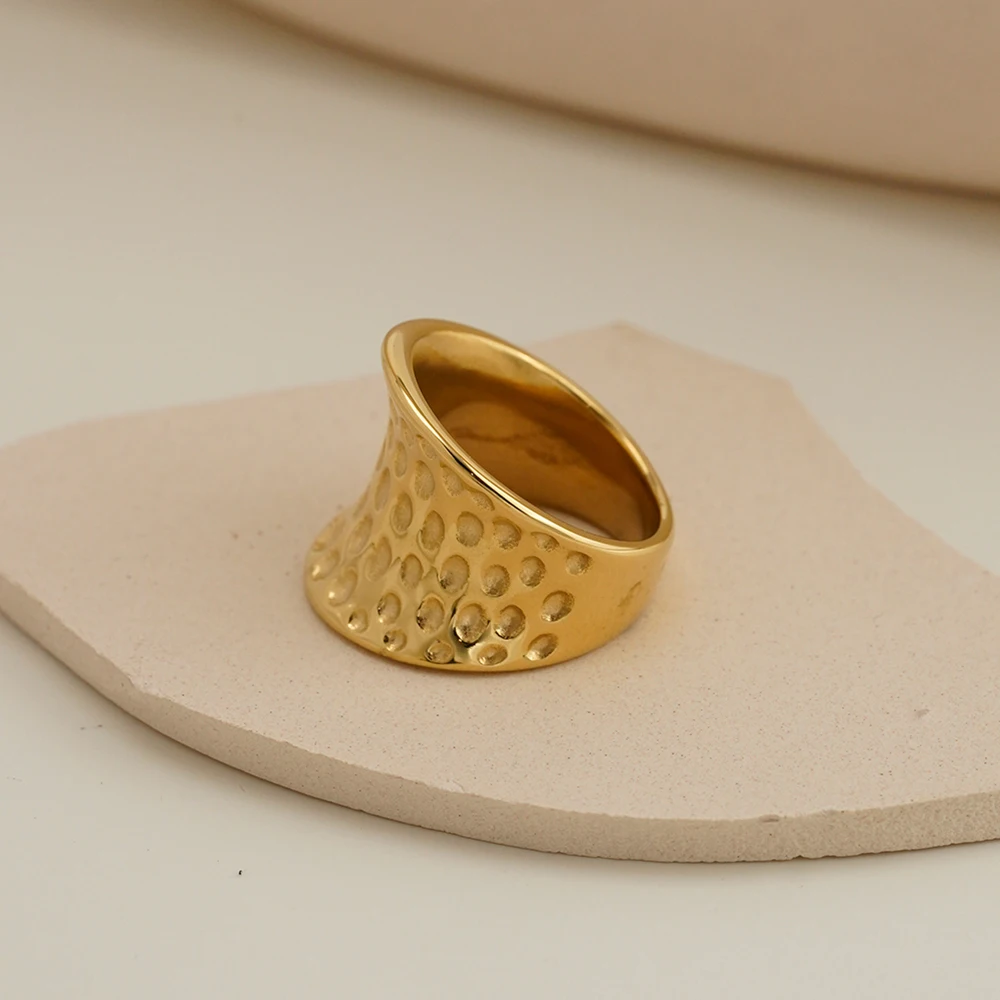 Wide Honeycomb Design Ring - Image 3