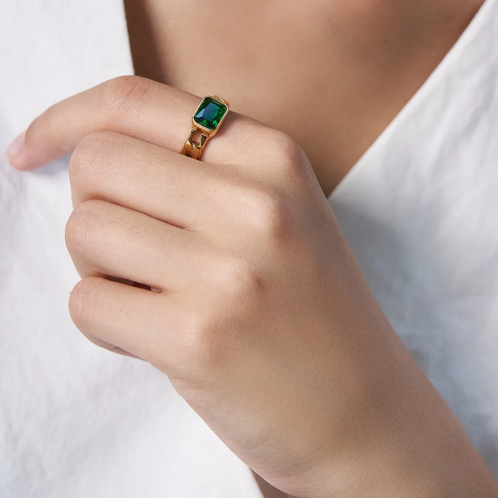 Royal Green Stone Wedding Ring - Image 4