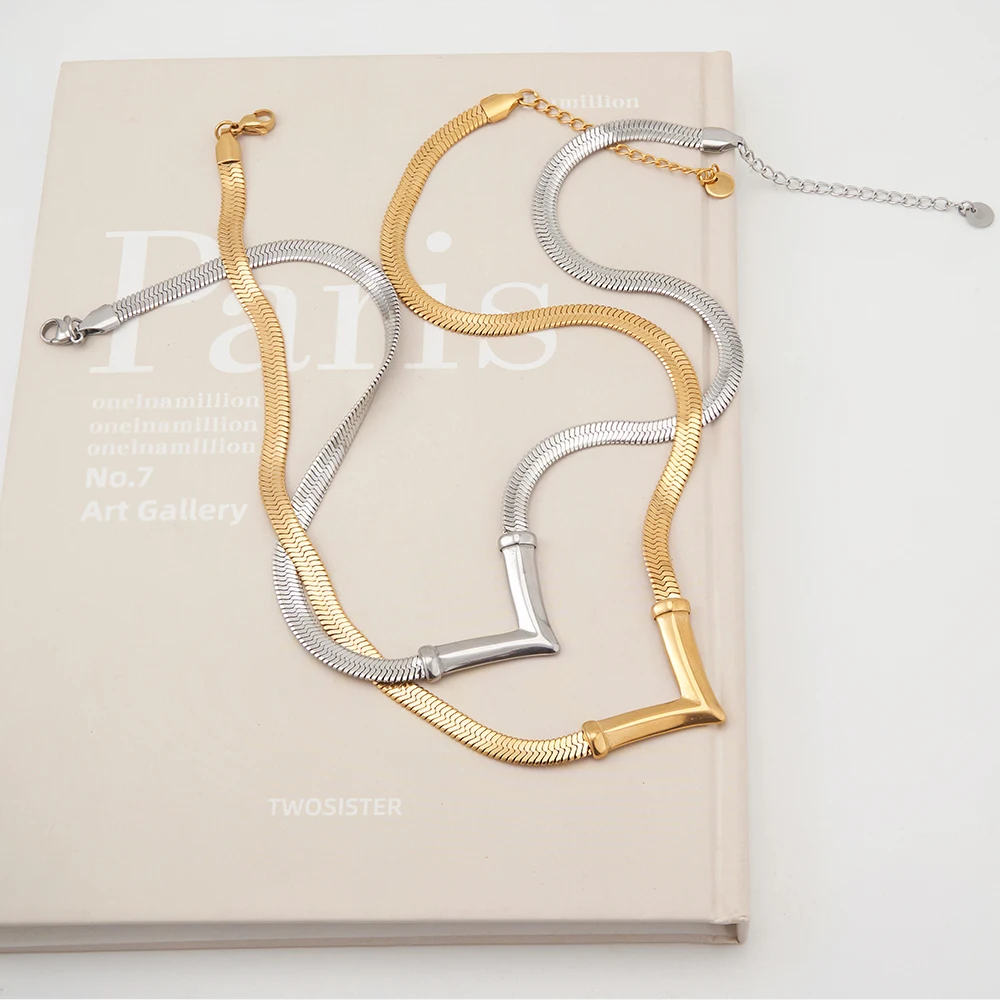V Shape Snake Necklace - Image 4