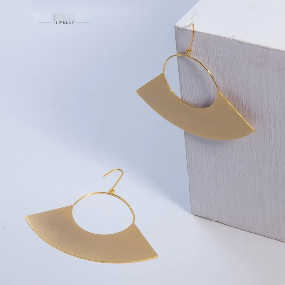 Wide Fan Earrings Matte - Image 4