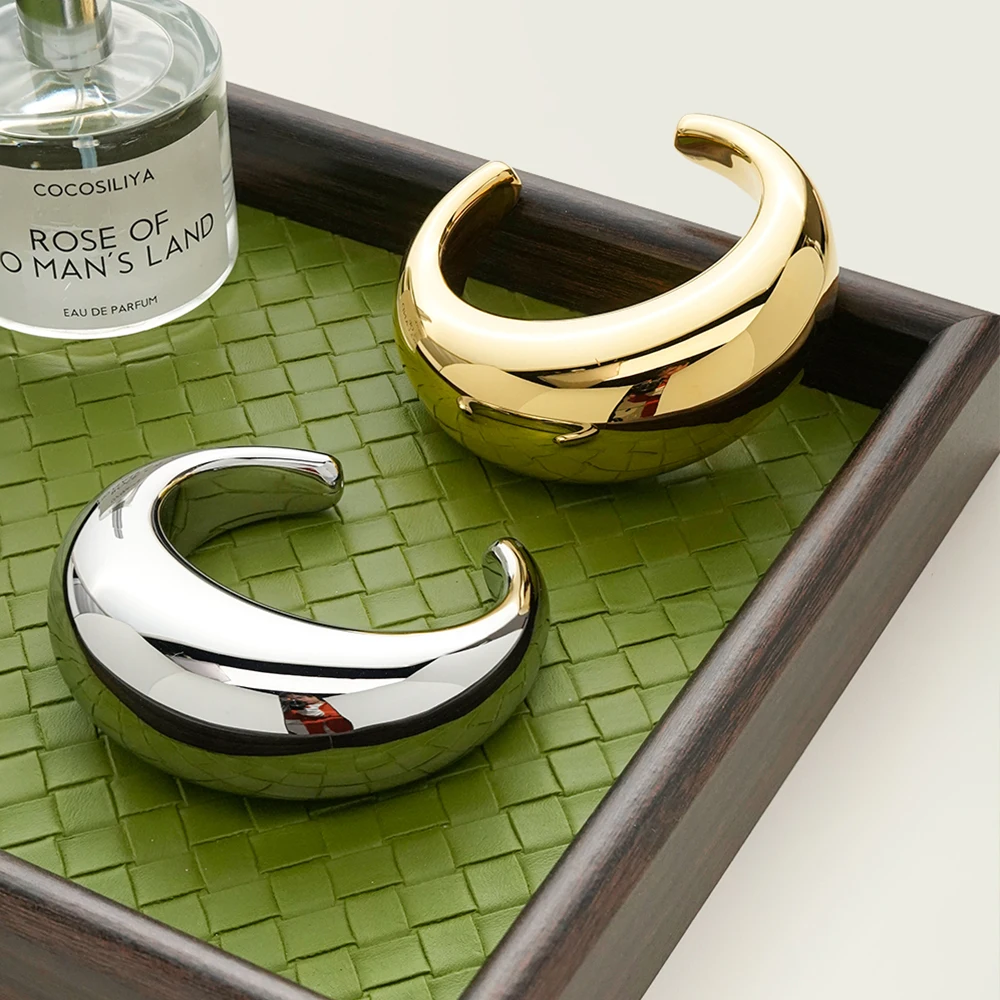 Glossy Hollow Bracelet - Image 2
