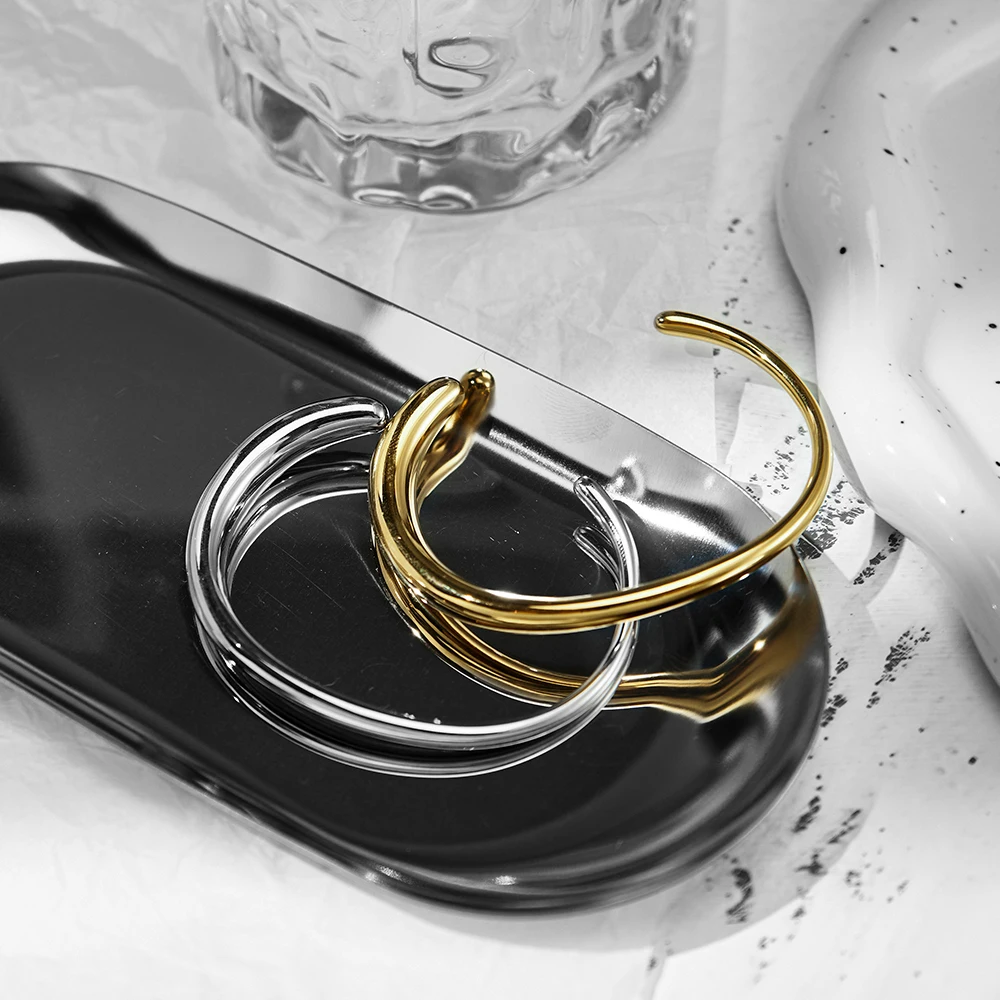 Elegant Open Bangle - Image 3
