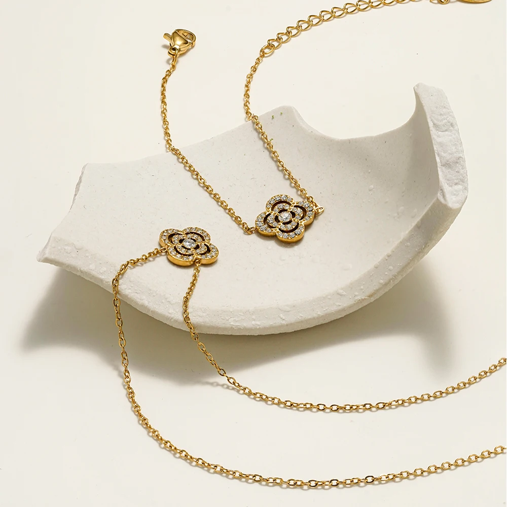 Flower Zircon Necklace - Image 4