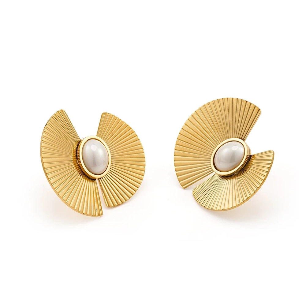 Flower Batch Pearl Stud Earrings