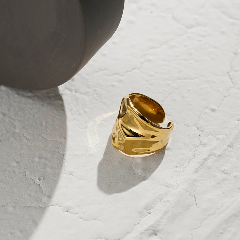 Geometry Wide Fold Design Ring - Image 3