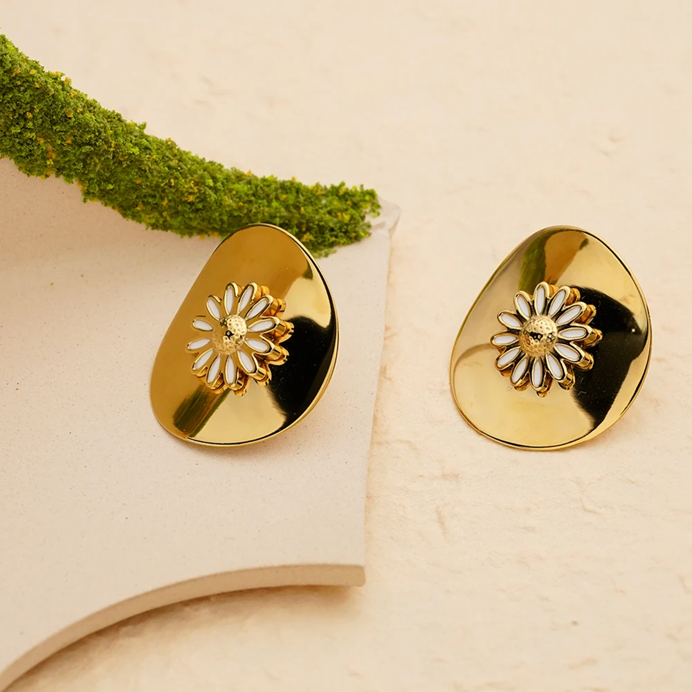 Oval Daisy Stud Earrings - Image 5