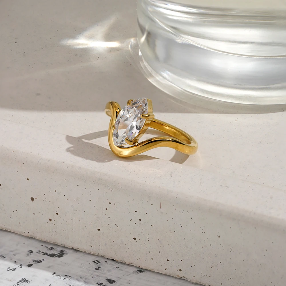 Curved Line Zircon Ring - Image 5