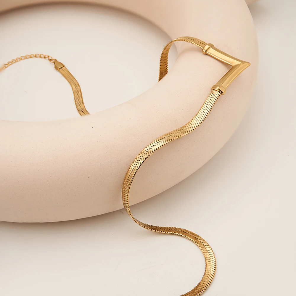 V Shape Snake Necklace - Image 3