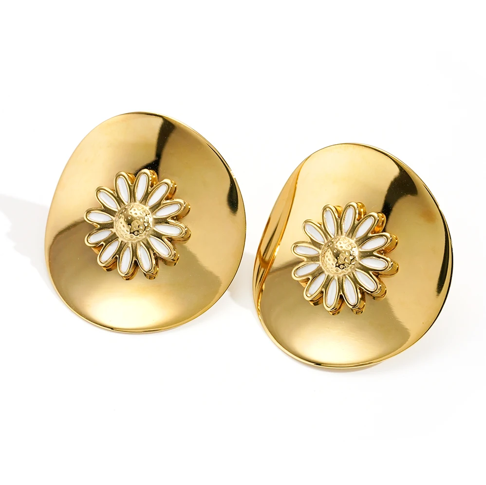 Oval Daisy Stud Earrings - Image 6