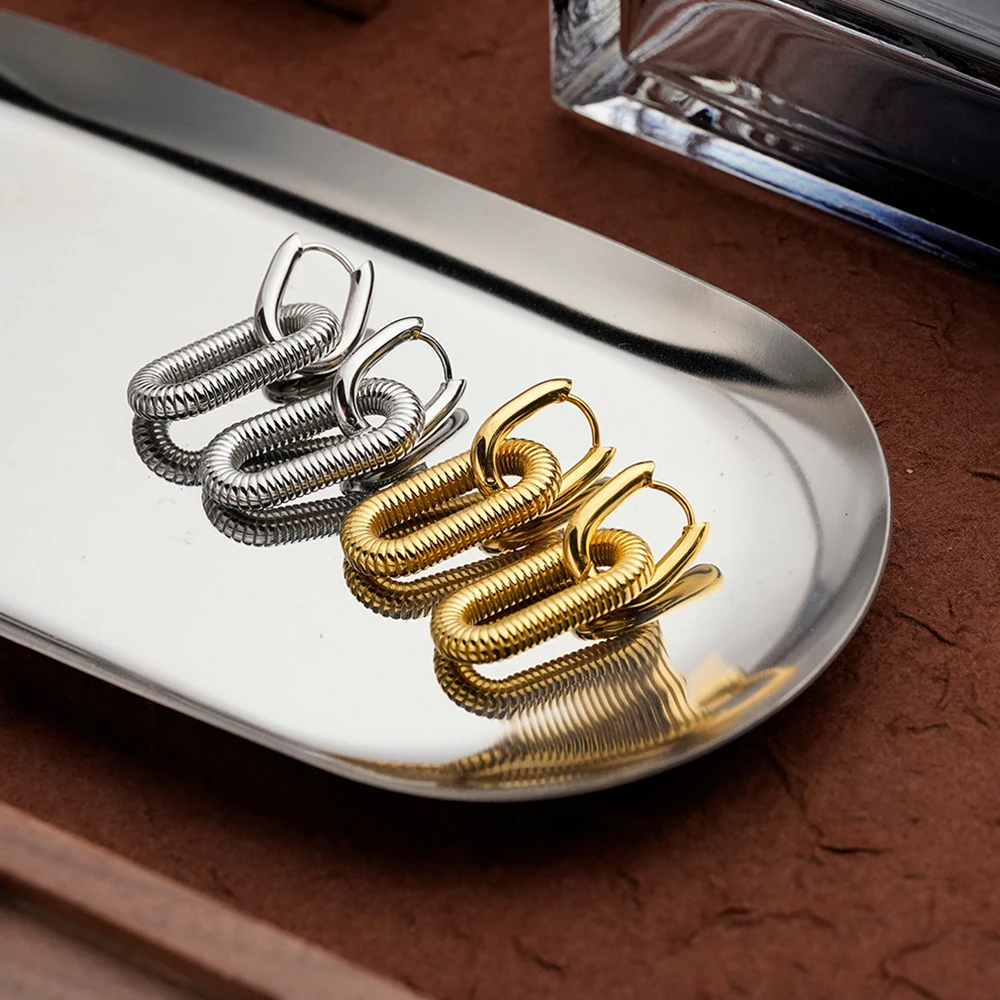 Twist U Shape Stud Earrings - Image 4