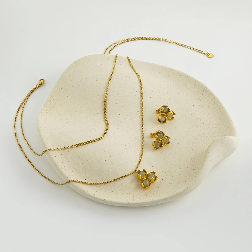 Flower Cat Eye Stone Necklace - Image 3
