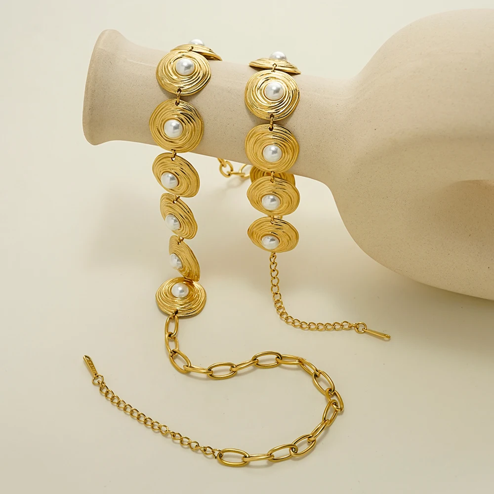 Retro Disc Pearl Necklace - Image 2