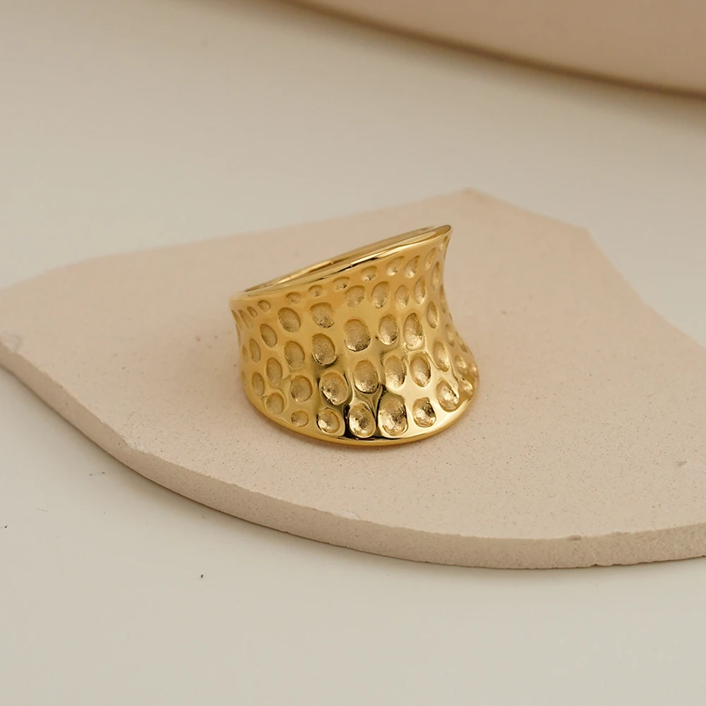 Wide Honeycomb Design Ring - Image 4