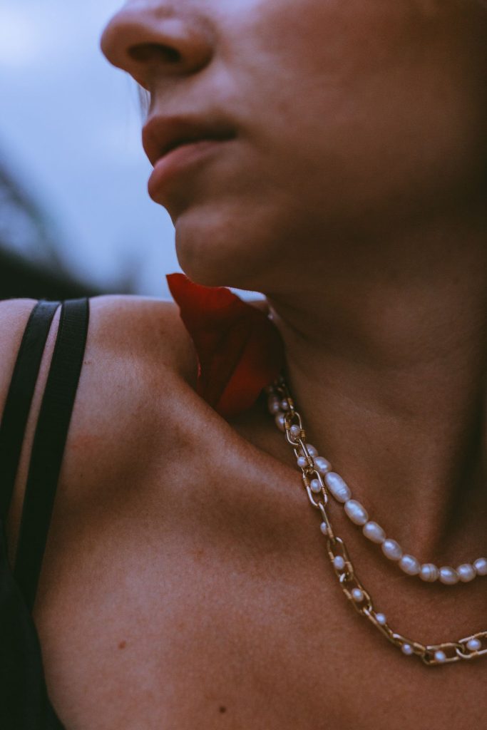Minimalist Jewellery Trends 2026: Why 'Less is More' Is Making a Massive Comeback