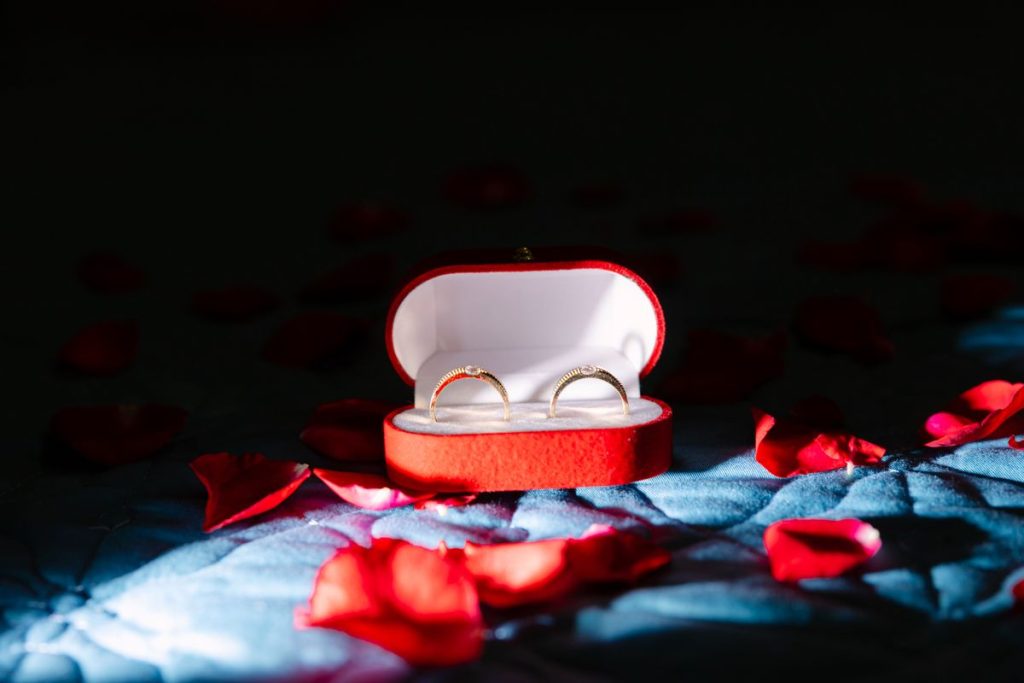 How to Secretly Find Her Ring Size (Perfect for Surprise Gifts!)