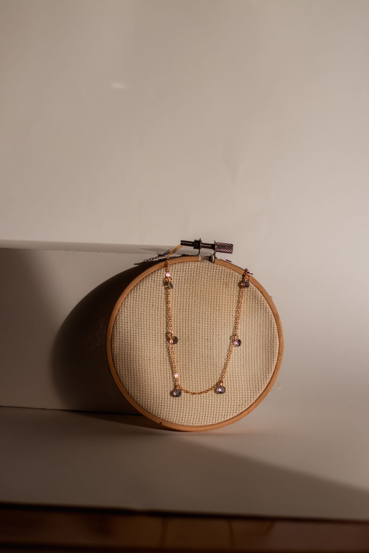 A fine gold chain draped in warm light — the straw trick keeps it tangle-free on the road.