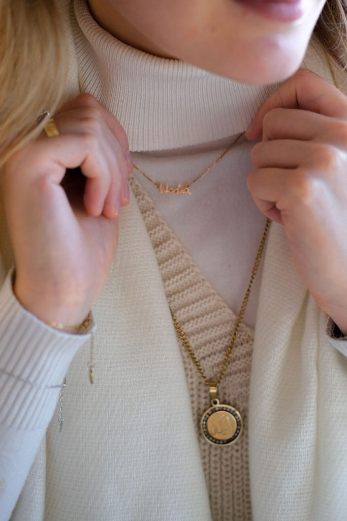 Simple Outfit, Statement Jewellery: The Secret to Looking Luxurious on a Budget