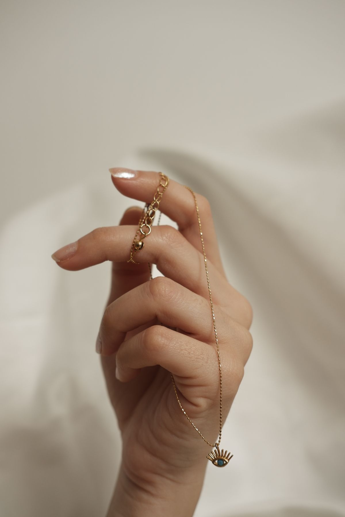 A microfiber cloth instantly removes fingerprints and dullness from gold-plated bands.