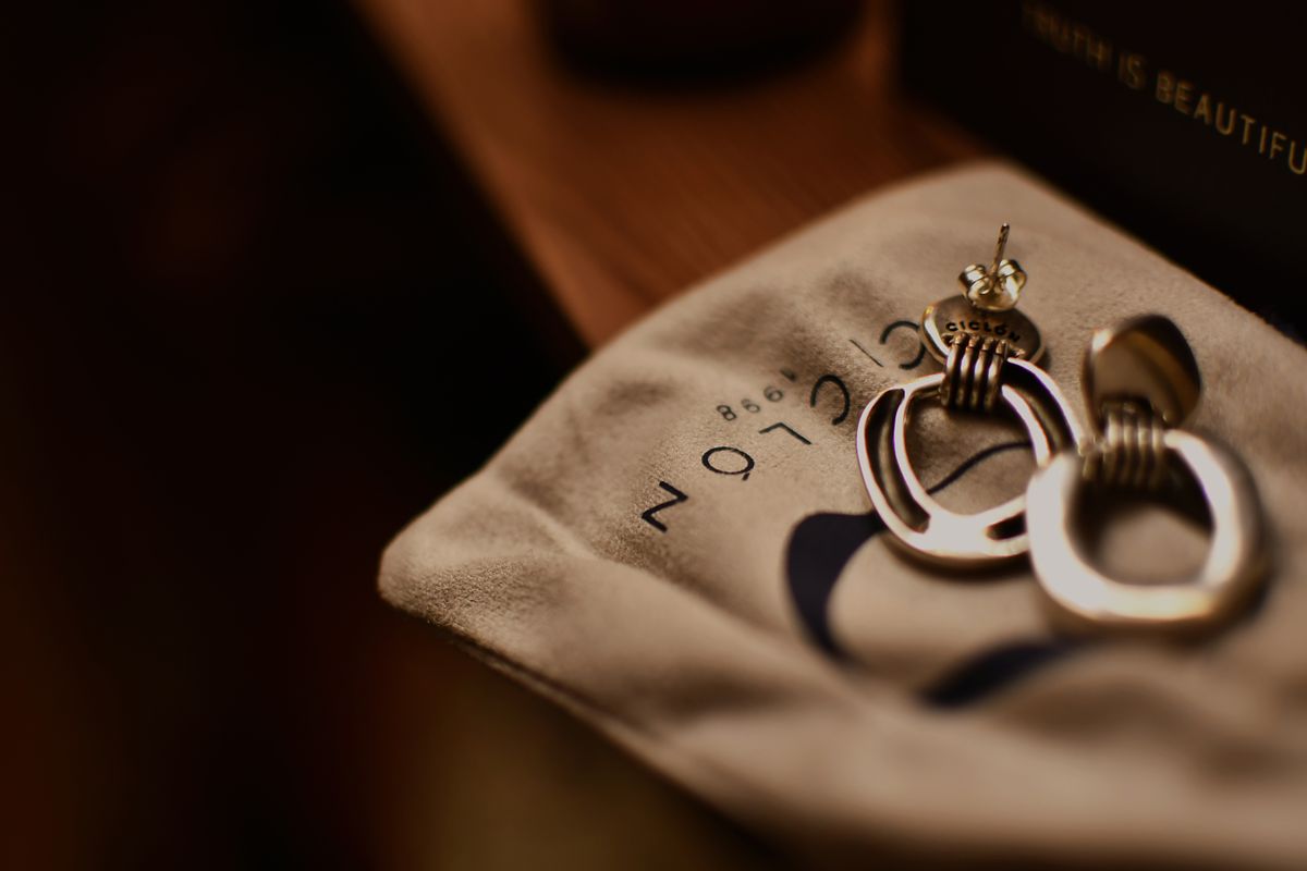 Store your clean silver pieces in sealed, anti-tarnish pouches.