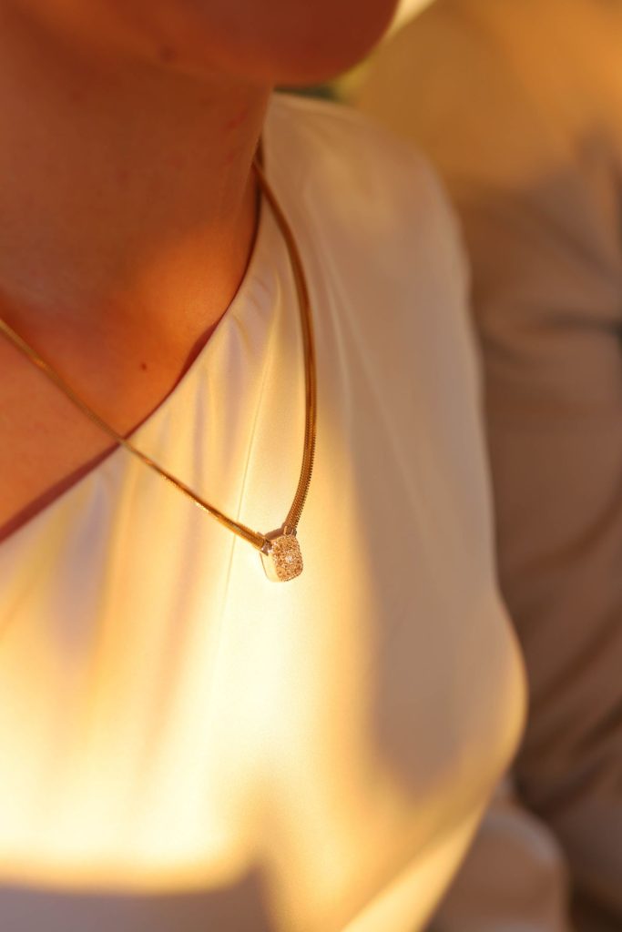 Workplace Elegance: How to Style Subtle Accessories for Professional Settings