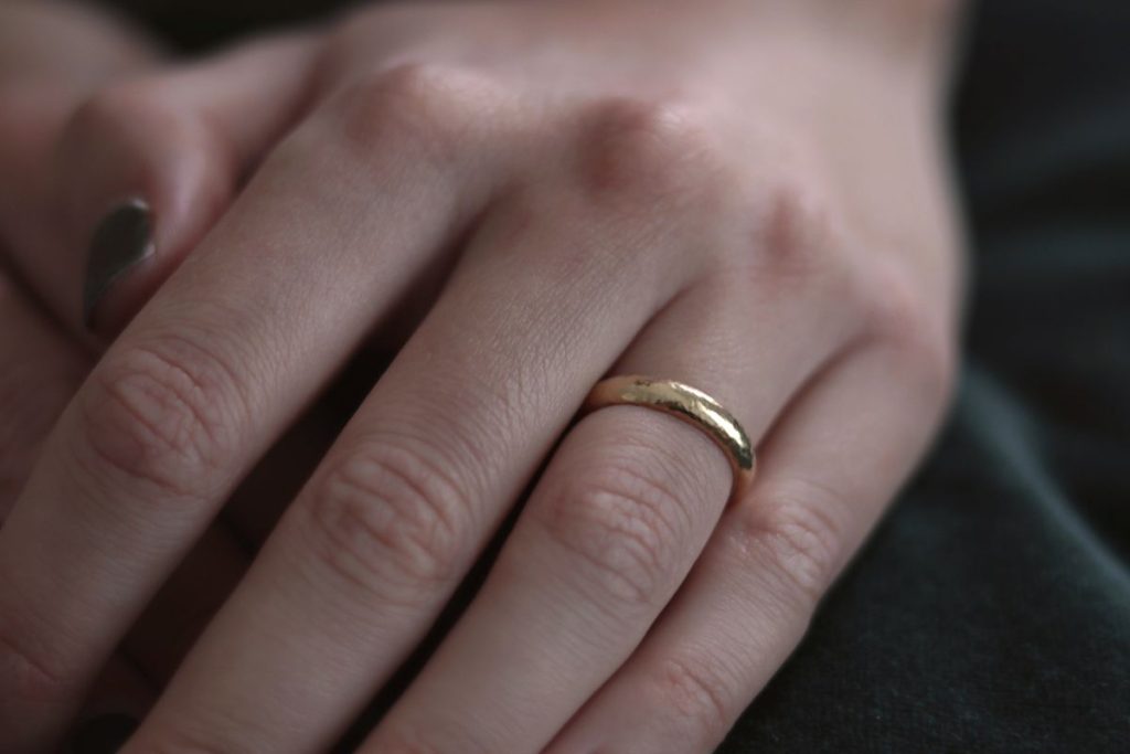 Textured Metals: Why Hammered and Brushed Gold Are Taking Over Modern Fashion